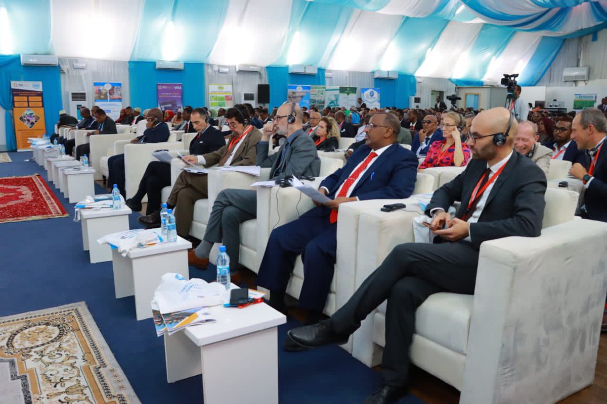 The prime minister of Somalia 🇸🇴 HE <a href="/HamzaAbdiBarre/">Hamza Abdi Barre</a> kicked off today the Somali Economic Conference organized by <a href="/UNIDO/">UNIDO</a> &amp; underlined the great improvement achieved thru  the productive sectors development Programme for Somalia funded by <a href="/ItalyinSomalia/">Italy in Somalia</a> <a href="/aics_it/">AICS Cooperazione_it</a> <a href="/AICS_Nairobi/">AICS Nairobi</a>