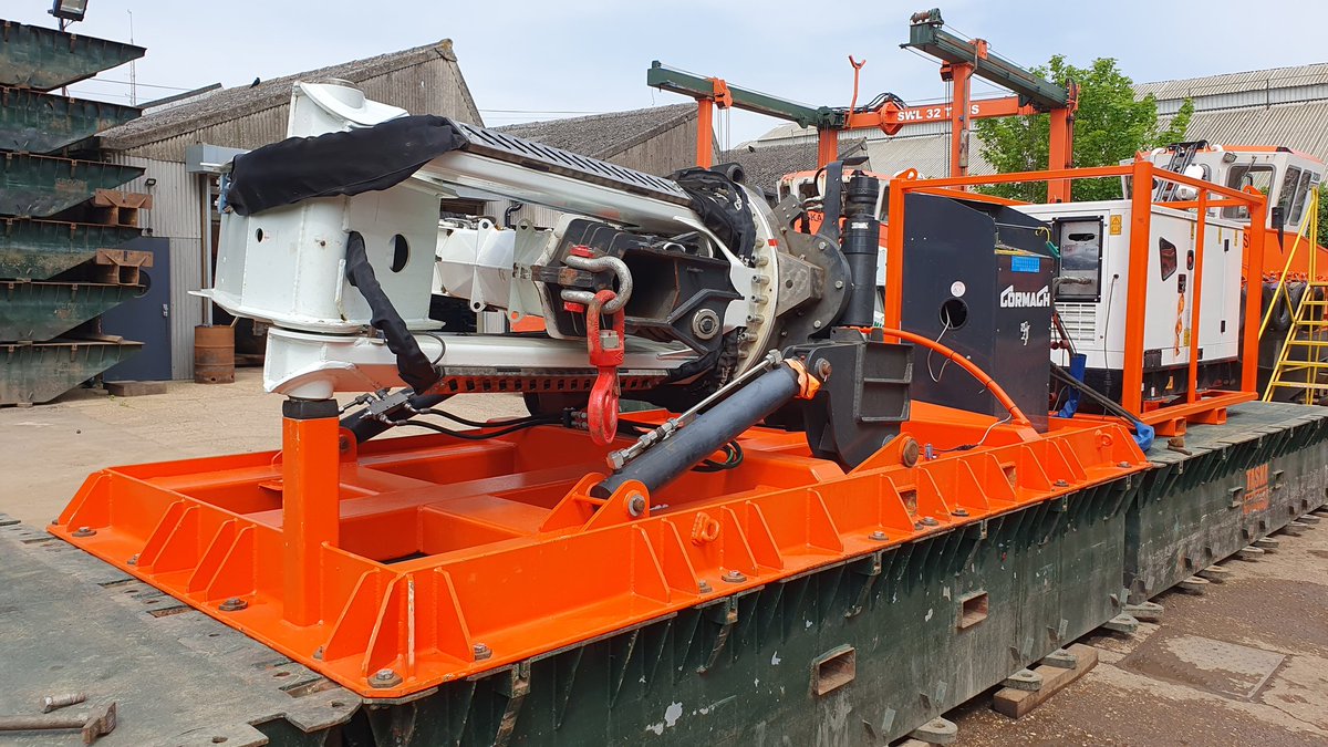 We have a variety of accessories available for the modular nato pontoons including a range of cranes. The 28tm is fitted on a special tipping frame for projects with low bridges. Pontoons available for hire

#marineconstruction #modularpontoons
#marineengineering
#natopontoons