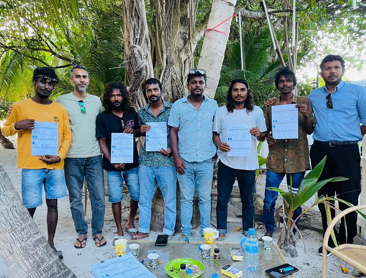 އުކުޅަސް 💙

އަޅުގަނޑުމެންގެ އެންމެ ބޮޑު އުއްމީދަކީ އަމިއްލަ އިސްނެގުމުގައި އައިސް ގުޅެމުންދާ ޒުވާނުން 

#WeTheDemocrats