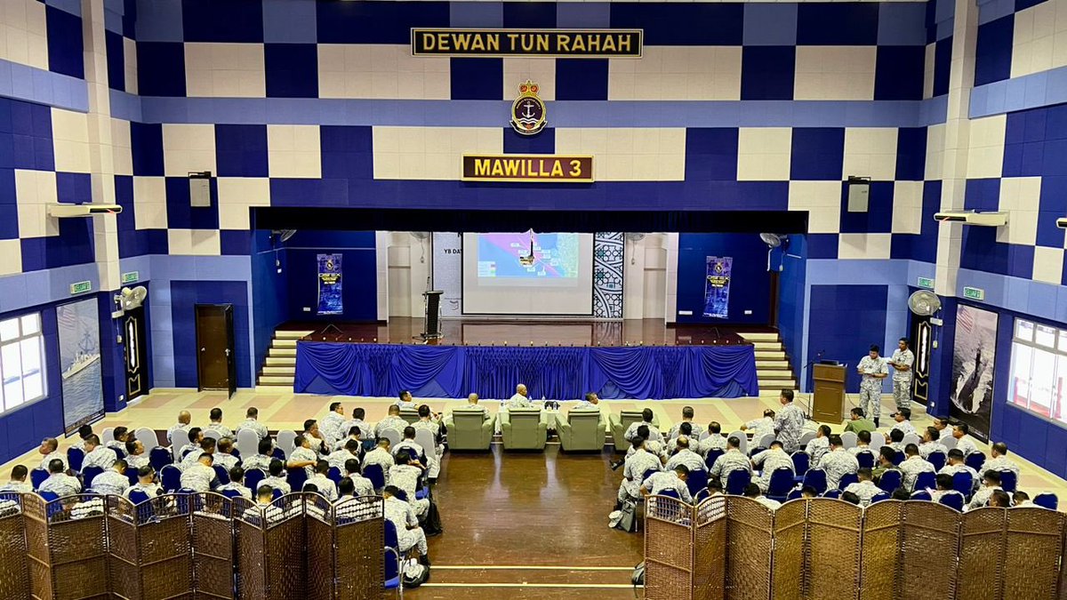 MPA_Barat's tweet photo. Gearing up for the Sea Phase!

Taklimat Pra-Pelayaran #OSTEXWEST2/23 memberi fokus terhadap kebolehoperasian &amp; pematuhan prosedur standard di kalangan peserta bagi memastikan kelancaran &amp; keselamatan semasa pelaksanaan Fasa Laut 

#HarbourPhase
#ArmadaBaratSiaga
#KeringatKeamanan https://t.co/S5obj6ozeW