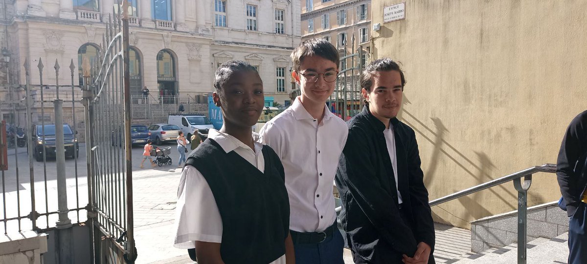 Bravo aux 3 élèves de 509 finalistes au concours de plaidoirie organisé par le tribunal de grande instance de Nice qui ont répondu à la question : "sommes nous tous égaux devant la justice ? "