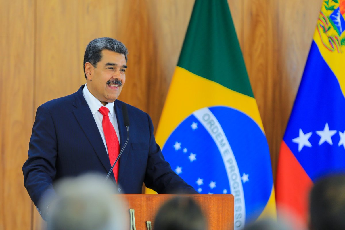 Que si Venezuela quisiera ser parte de los BRICS, ¡Claro que sí! De manera modesta acompañaríamos a los 5 países que lo conforman, propiciando la construcción de la nueva arquitectura geopolítica mundial que está naciendo. Solo unidos avanzaremos hacia el desarrollo de los