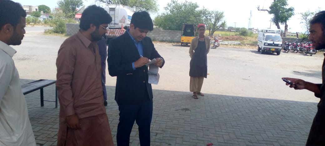AcGujarkhan's tweet photo. بمطابق ہدایات جناب ڈپٹی کمشنر صاحب راولپنڈی مندرہ چکوال روڈ پر مختلف پیٹرول پمپس کو چیک کیا گیا اور اٹک پٹرول پمپ اور پی ایس او بھنگالی کو کم پیمانے پر جرمانہ عائد کیا گیا.
@GovtofPunjabPK @CS_Punjab @CommissionerRwp @DCRawalpindi https://t.co/xaQPNQ6gpe