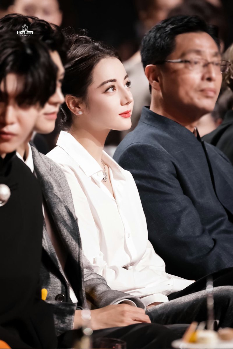 เปลี่ยนชุดแล้วแต่เราไม่เปลี่ยนใจนะ
เรารักเร่อปา คนเดียวววว

Dilraba in HarpersBazaar
#BAZAAR_DILRABA