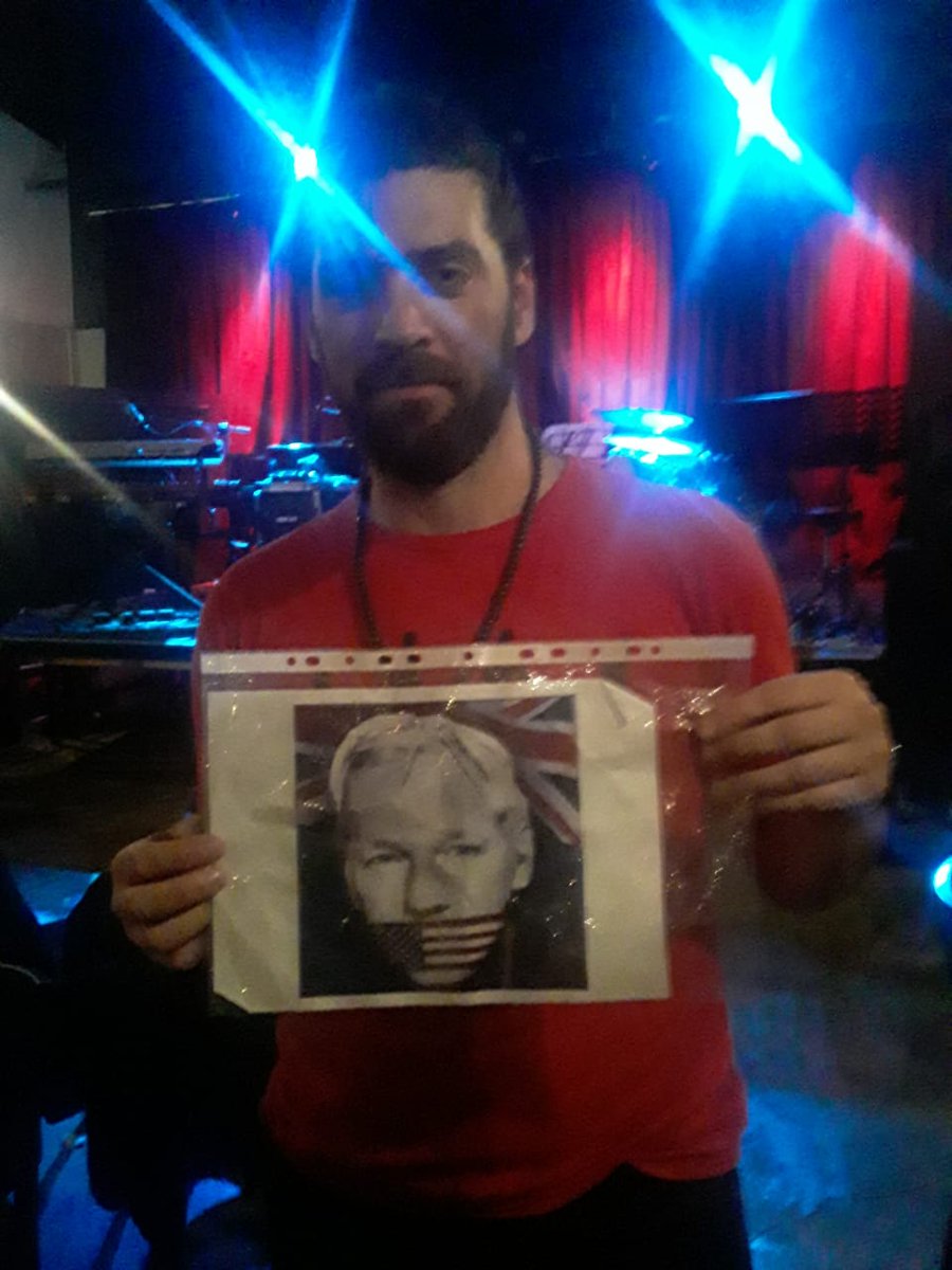 2021_arte's tweet photo. Alfredo Piro ,Juan "Pollo" Raffo,Pablo López Ruiz , Tomás  Pagano 
Músicos Argentinos 
Liberen al periodista Julian Assange!  #LibertadAssangeArgentina #FreejulianAssange #JournalismIsNotACrime
@FreeAssangeWave
@Stella_Assange 
@resistendotodo https://t.co/KQdXUGJvEX