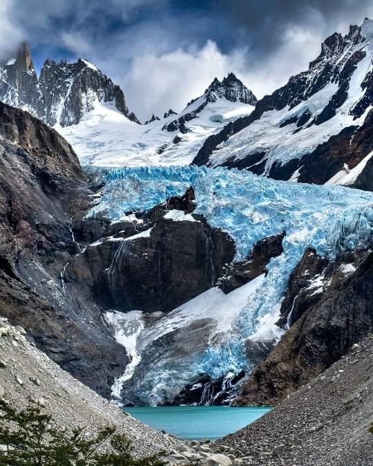 La foto del día para el Glaciar Piedras Blancas ❄️🇦🇷💙

El glaciar Piedras Blancas es una de las maravillas que se visita desde El Chaltén, en la Patagonia argentina. 

Foto de Lugares con Nieve

#patagoniaargentina #chalten