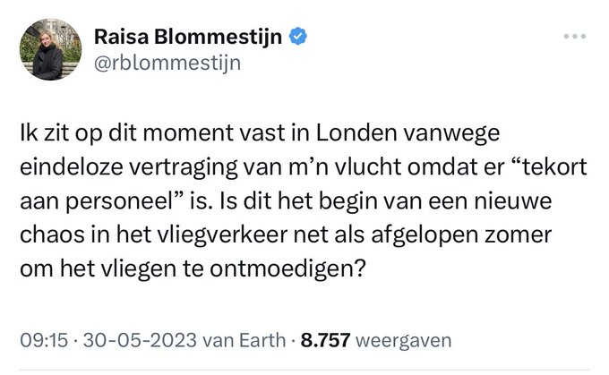 Personeel vliegmaatschappij weigert met Raisa Dommestijn in één vliegtuig te stappen: 
'Haar ego & domheid overstijgt het maximaal laadvermogen en de rest van de passagiers wil niet aan haar kant van het vliegtuig zitten.'

#raisa #raisablommestijn #borealebarbie #OngehoordNieuws