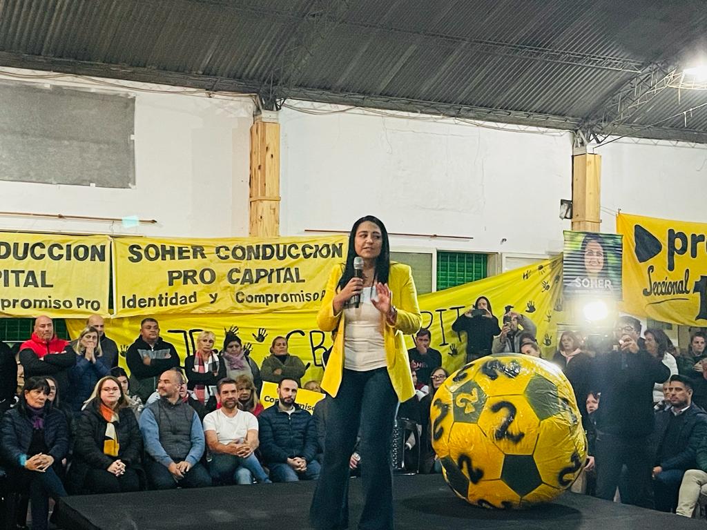 E21Reg's tweet photo. Acompañando a @SoherElSukaria,en un hermoso acto afrimado su candidatura a viceintendenta, y al candidato a intendente @rodrigodeloredo . Por mas y mejores politicas publicas , que le faliciten la vida a los vecinos. https://t.co/YKPvBe2EIQ