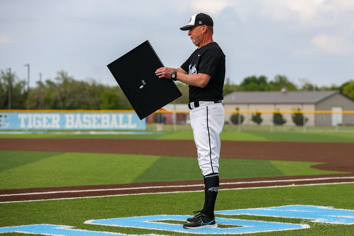 Congratulations to Skip.  Mike Warren wins AVCTL D2 Coach of the Year.  
📷Furious Sports Photography