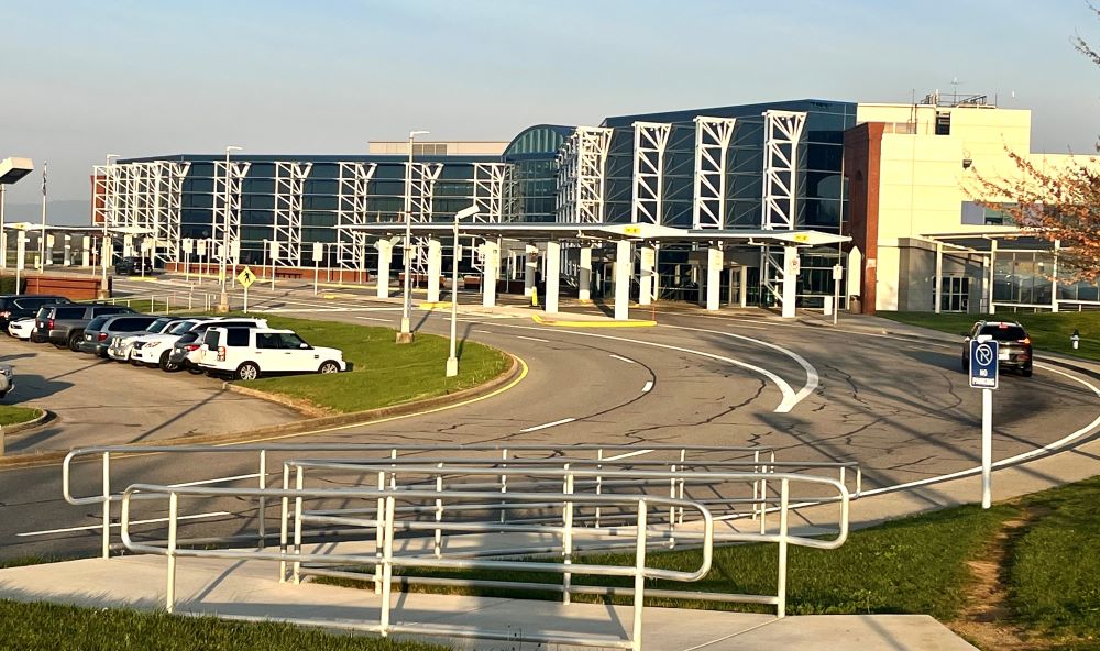 WEDNESDAY, May 31: <a href="/TSA/">TSA</a> will host a press conference at ROA on what to expect during the summer travel period.

TSA officers who know a thing or two about how to get through the security screening process smoothly will share insider tips.

More details ⬇️
flyroa.com/tsa-hold-press…