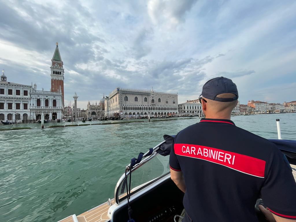 Buon pomeriggio da Venezia

#Carabinieri #PossiamoAiutarvi #30maggio #Difesa #ForzeArmate