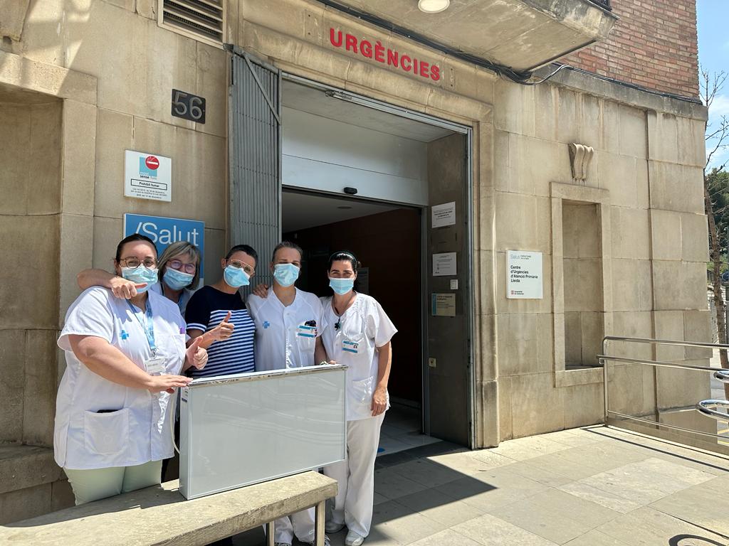 apicslleida's tweet photo. 🗣️ L'equip del #CUAPLleida ha fet la donació d'un negatoscopi del centre a l 'Escola La Creu de #Torrefarrera 

Els i les professionals estan molt contents de poder contribuir al benestar i l'aprenentatge dels més petits!

@AjTorrefarrera https://t.co/GgM1pPh7I3