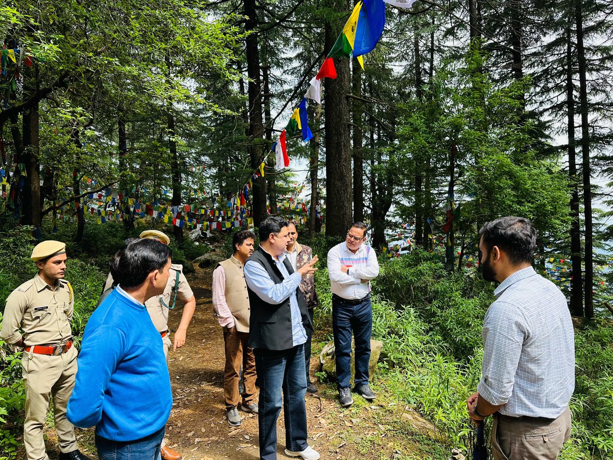 आज धर्मकोट-नड्डी मार्ग एवं डल झील पर चल रहे कार्य का निरीक्षण किया।