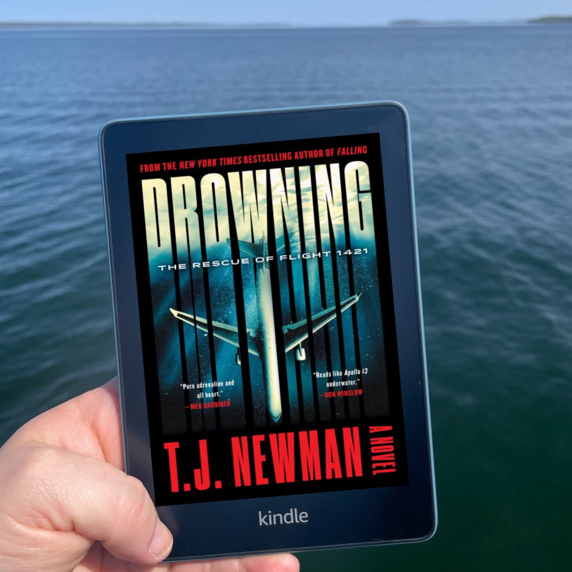 Happy Publication Day @T_J_Newman 🎉 Fast paced, all the emotions and you’ll find yourself holding your breathe more than once. #drowningbook #bookclubfavorites #actionthriller #summerreadinglist @AvidReaderPress @librofm