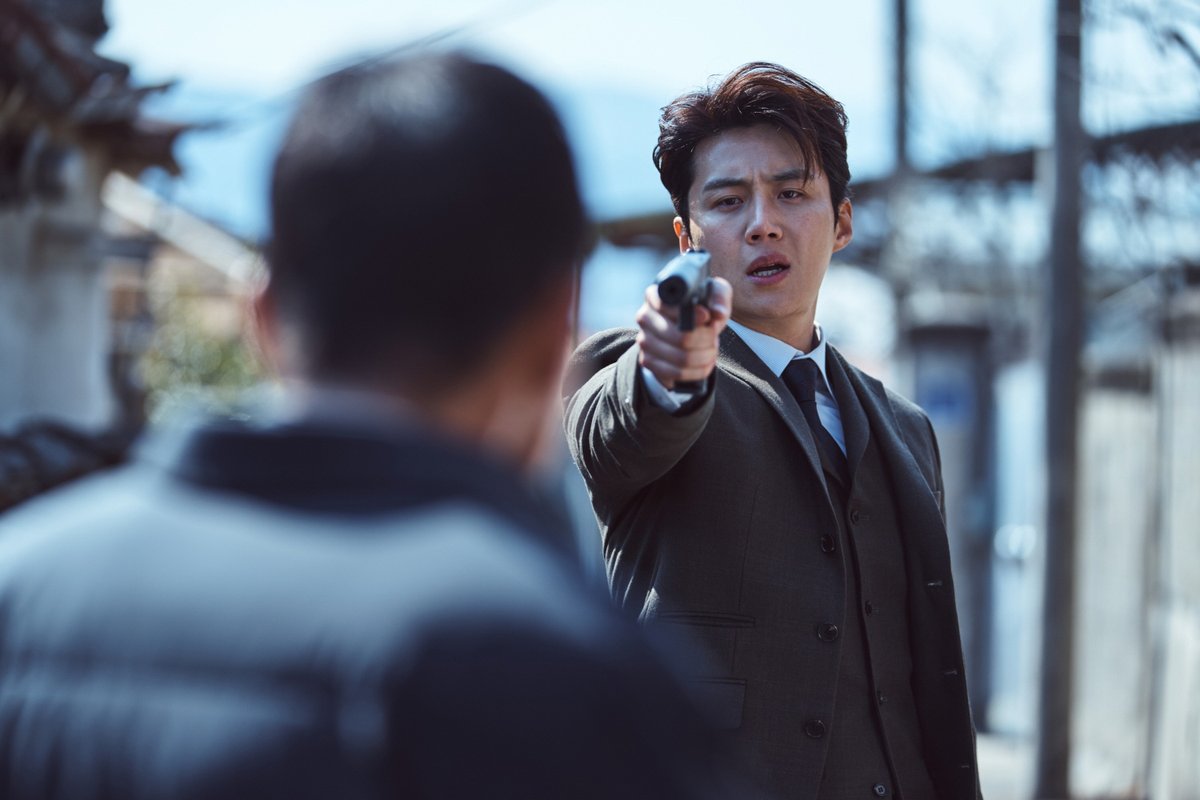 seonhoview's tweet photo. 귀공자 공식 스틸 
https://t.co/4EeGcXlfet
#김선호 #귀공자 #스틸 https://t.co/PTnrTE7h7L