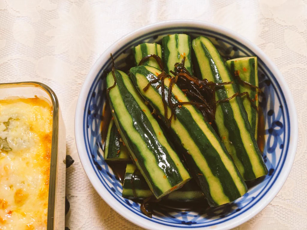 最近作ったズボラ飯🍳
・ダイエットチャンプルー
・沼レシピ無敵ゅうり🥒
・ヘルシーキッシュ🍲
ローカロリーで美味 (๑´ڡ`๑)  