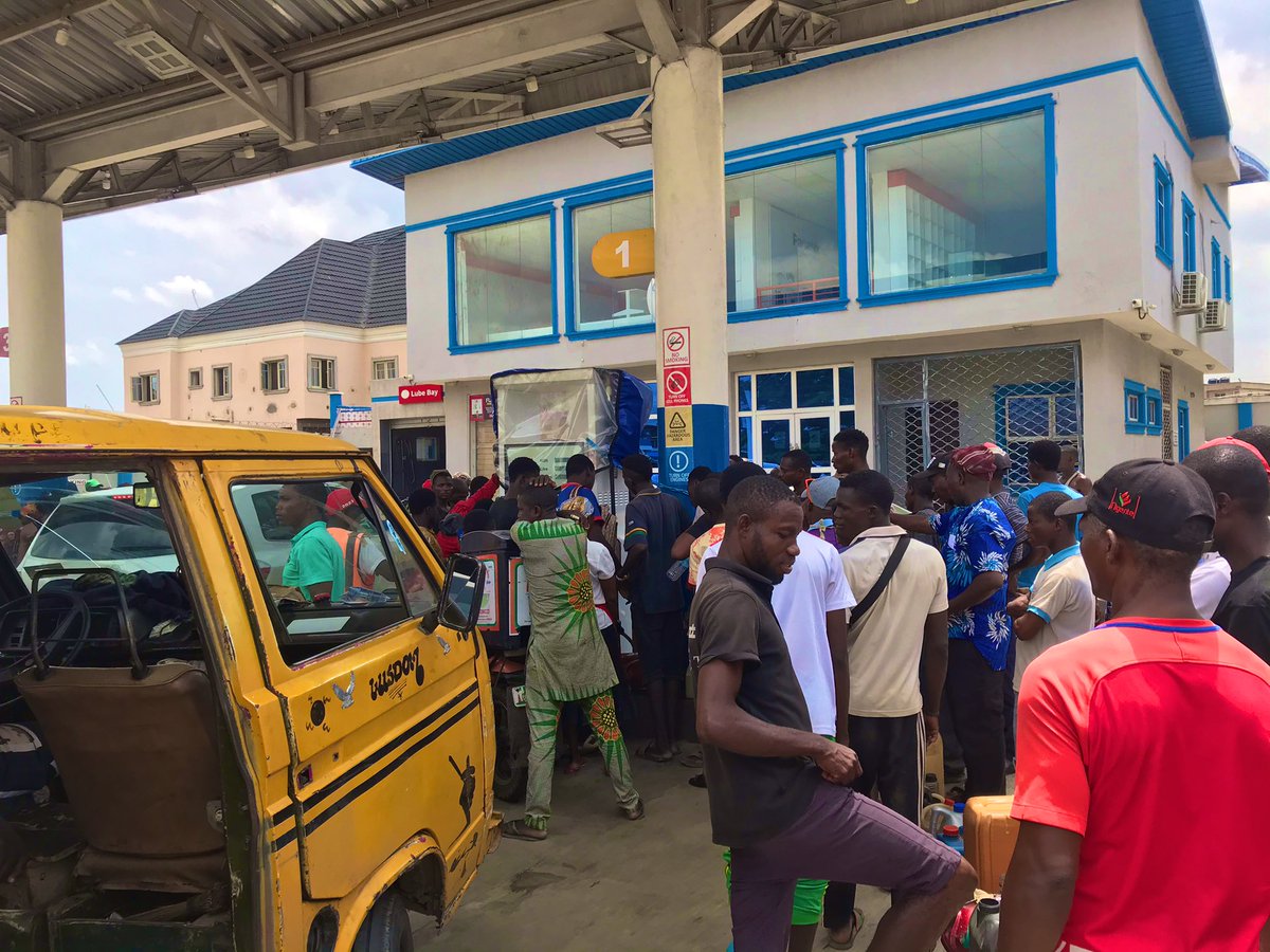 michealeditor10's tweet photo. #400 per liter.                                             @ARISEtv @channelstv https://t.co/po1NWueLXz