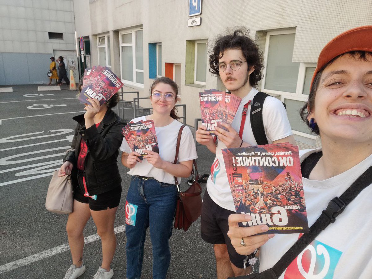 JInsoumisClFd's tweet photo. Pour l'abrogation de la réforme des retraites, on continue la mobilisation.

Nous étions devant l'école Victor Dury pour appeler à une manifestation historique le 6 juin ! https://t.co/4WfHA8XNwh