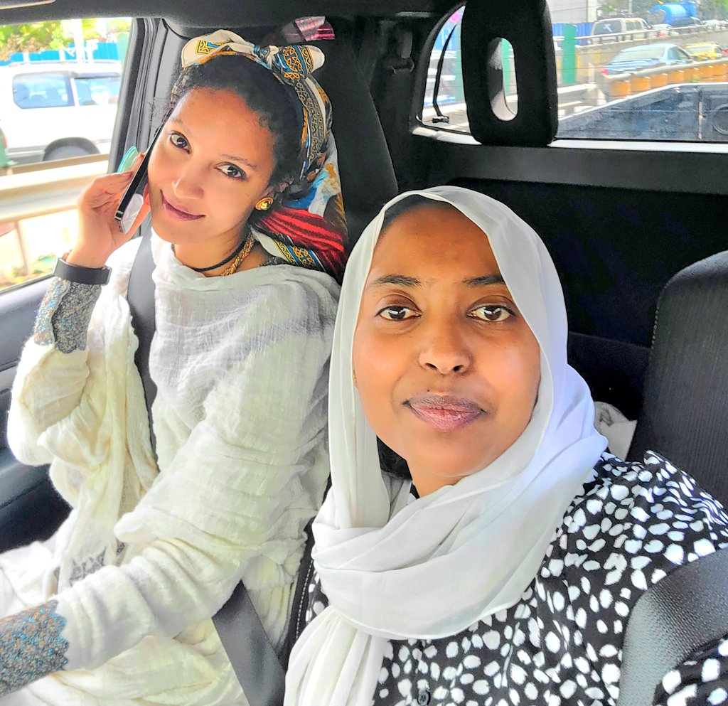 ከላይ እዩኝ ባለች ፤ በአደባባይቷ
አንቺ አትመዘኝም ፤ በብልጭልጪቷ
 <a href="/SayatDemissie/">Sayat Demissie</a> An Ethical lady, at the same time የአራድዬ ልጅ፣ ምርጥ ወዳጅ አለሁ ባይ! በሙያ ደሞ she is not a superstar ; she is a Megastar!