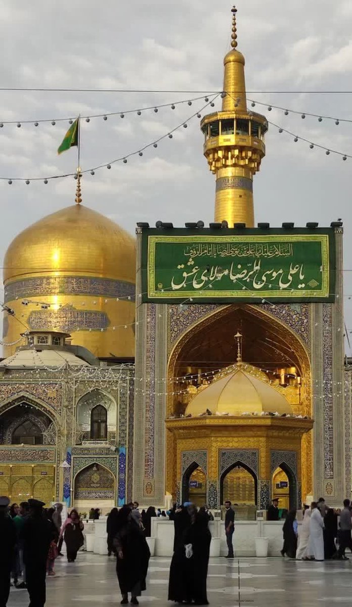 صدای نقاره خونه، آب سقاخونه،بست شیخ بهایی 
گندم واسه کفترای صحن انقلاب.....
سفرای ده روزه مشهد که نماز پدرو مادر کامل باشه
کاش برگردن اون روزا...
تولدتون مبارک #بابا_رضا
#همه_خادم_الرضاییم