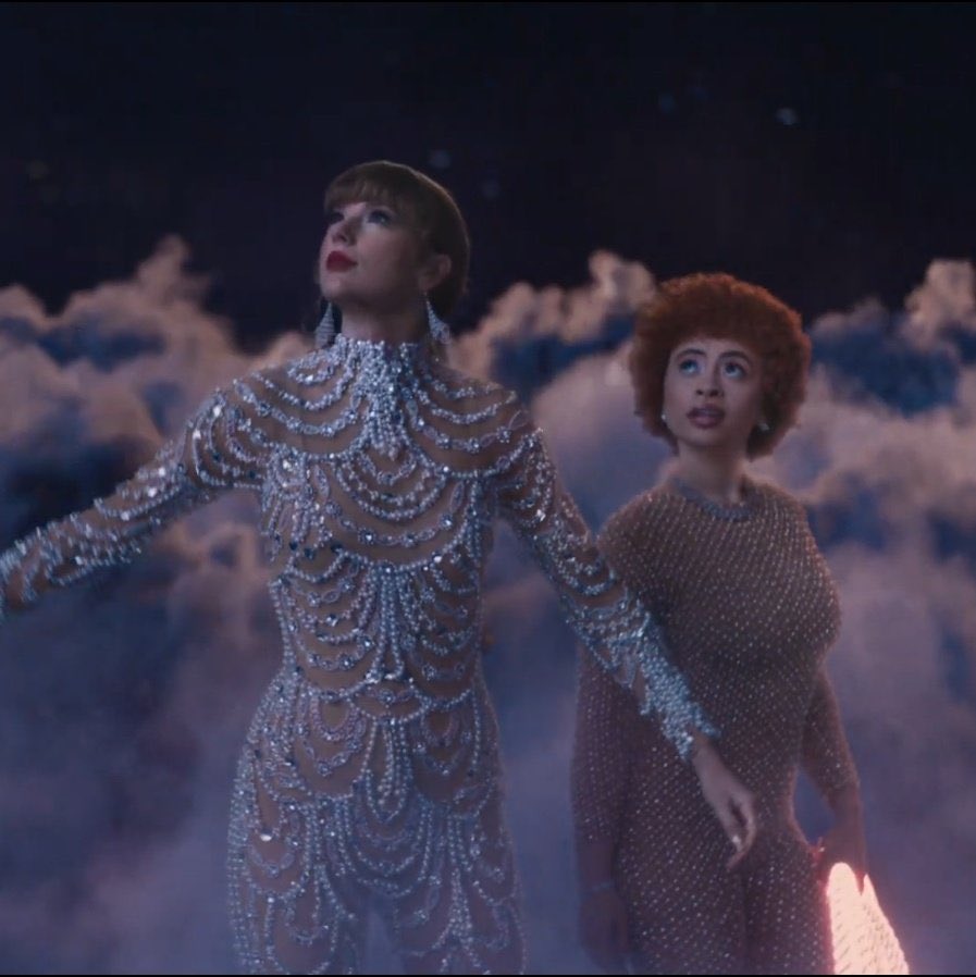 IceSpiceChart's tweet photo. O videoclipe de “Karma”de @taylorswift13 e @icespicee_, atingiu a marca de 10 milhões de visualizações no YouTube! https://t.co/wnwgvjADlC