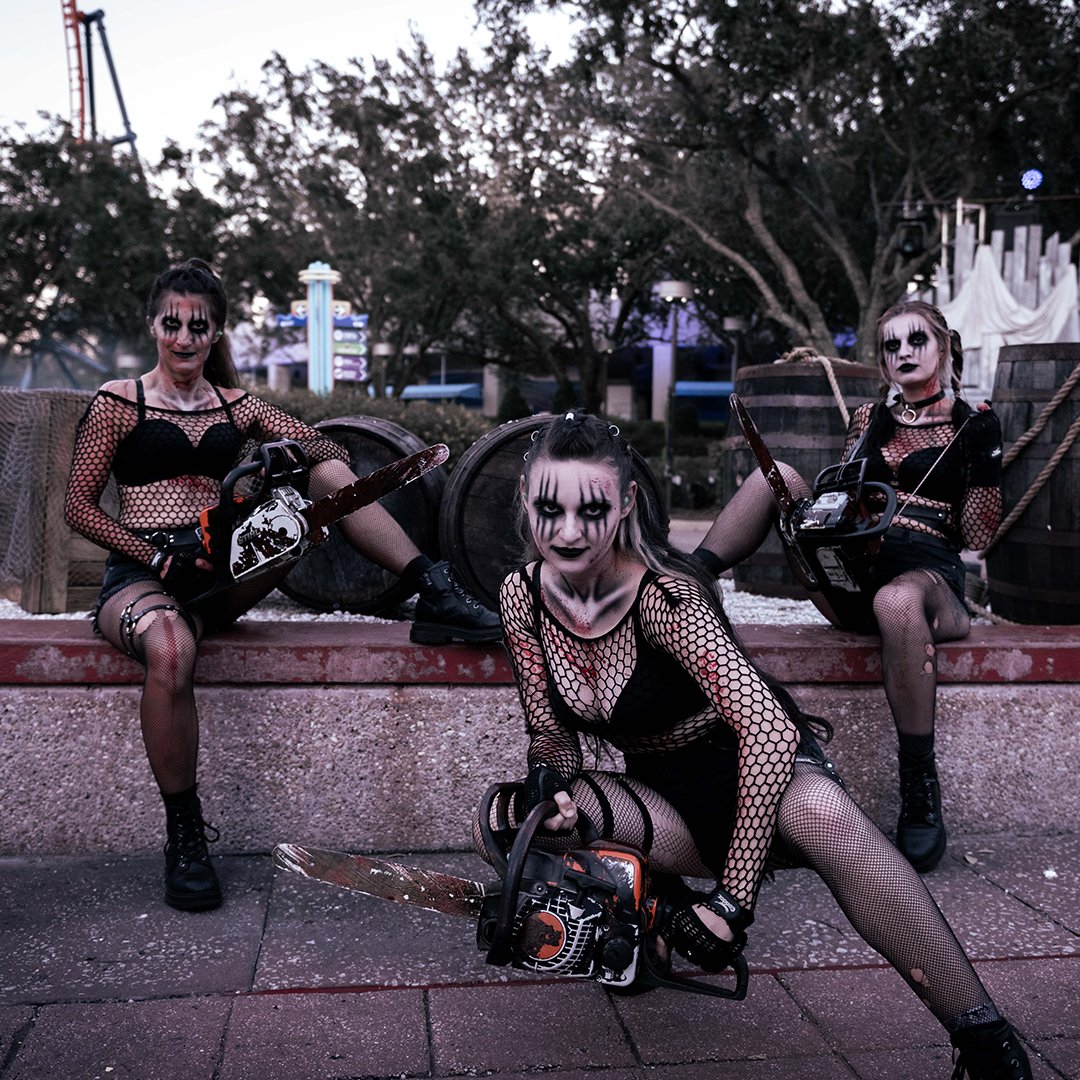 Dare to join the haunting? Explore job opportunities at the Howl-O-Scream hiring event on 6.6 at 6pm at Ports of Call 😈 Join us for free food, rides on Pipeline and the chance to get hired on the spot. Tell a friend to tell a friend &amp; bring your best scares...we'll be waiting 💀