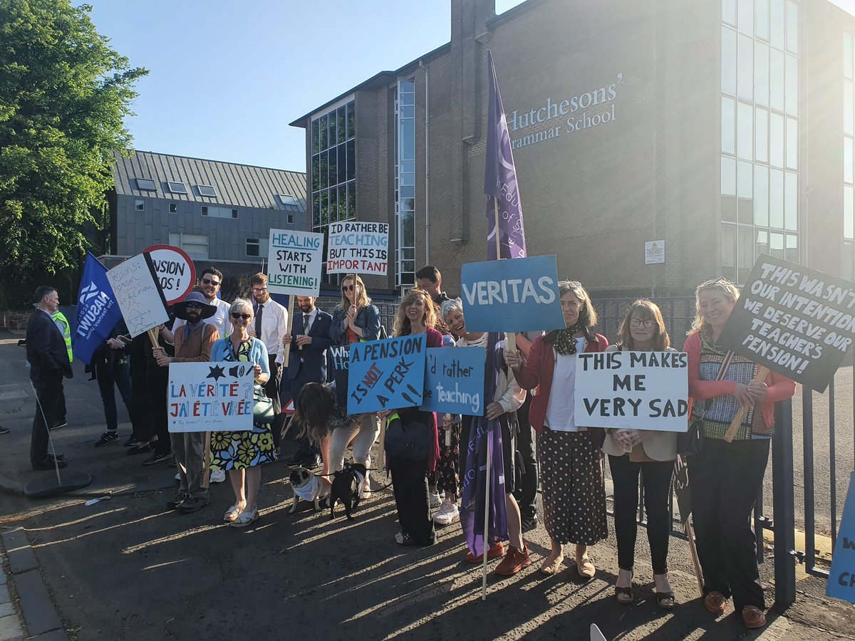 EISUnion's tweet photo. Teachers at Hutchesons' Grammar School on the picket line this morning with EIS General Secretary Andrea Bradley, fighting for their contractual terms and conditions. https://t.co/qjugTbBQ21