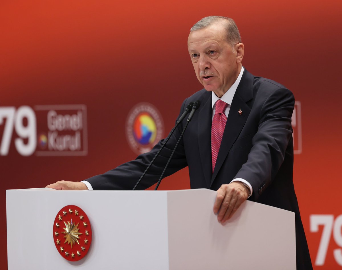 Cumhurbaşkanı Erdoğan: Son dönemde adeta bir siyasi şantaj olarak kullanılan vize sorununu en kısa sürede hal yoluna koyacağız.
