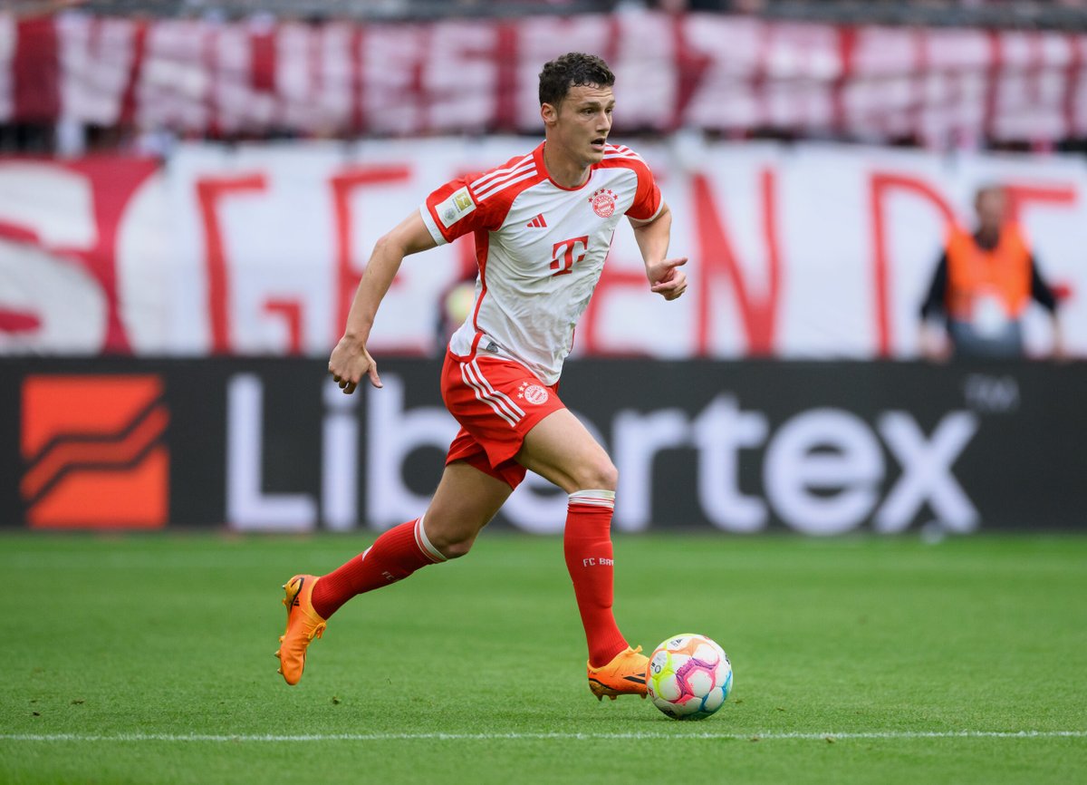 iMiaSanMia's tweet photo. Both Milan clubs are interested in Pavard. Inter had already offered €20m in January, which was rejected by Bayern, and will be back in for him. At Milan, he would reunite with his close friend Olivier Giroud who has been luring him. Pavard is a fan of Serie A [@Gazzetta_it] https://t.co/RERVeojF10
