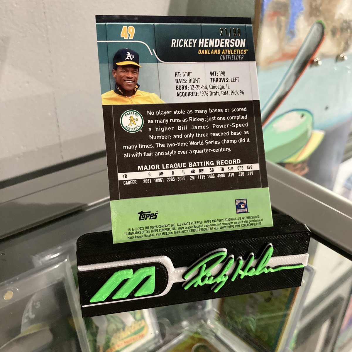 Todays Rickey Henderson PC swag is this shiny 2022 @Topps Stadium Club Chrome Green refractor #’d 21/99! This is a fun color match and I’m glad Green was included as a parallel color this year…@CardPurchaser 💚🔥👀🐐⚾️🏃🏿💨🧤#rickeyhenderson #thehobby