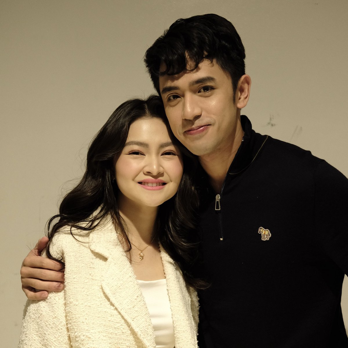 jorgesnic's tweet photo. It’s rare to have two souls be continuously met by the universe. To have an undeniable chemistry when they weren’t even planned at all. As many have said, what they have is magic.

I’ll forever choose Barbie and David, people who both have kind hearts 🥺

#IChooseBarDa https://t.co/E8Uwtyq5MA
