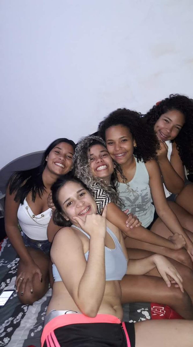 MonteiroRhay's tweet photo. Nós estávamos afastadas mas nunca vou esquecer a pessoa incrível que vc era, não tenho palavras para descrever oq estou sentindo em vê vc partindo assim, toda vez que paro pra pensar só vem sua risada e sua voz em minha mente e como eu te chamava de besouro, foi bom conhecer vc+ https://t.co/GhEwVHeBrL