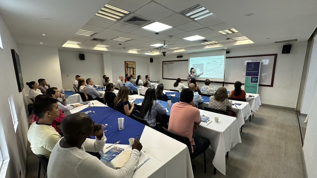 July_ossa's tweet image. Hoy #BancoldexEnlasregiones llega a Bucaramanga con neocrédito para micro empresarios y nuestro portafolio directo para la internacionalización #BancoldexMásGlobal para Pymes más competitivas! 

Gracias a la @CCBucaramanga 

#CreerEnTiNosMueve