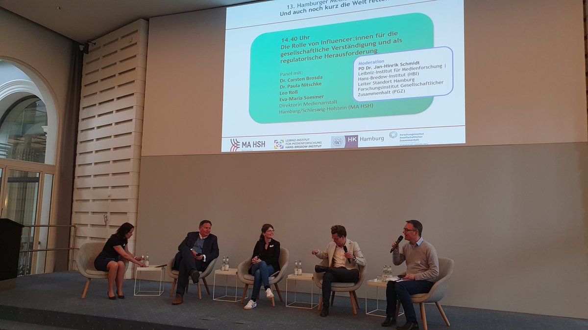 "Brauchen wir angesichts neuer Kommunikationsformen auch eine neue Theorie der Demokratie, die nicht mehr  auf eine informierte Öffentlichkeit setzt?", fragt Dr. Leo Roß, LMU München. #hhmediensymp23