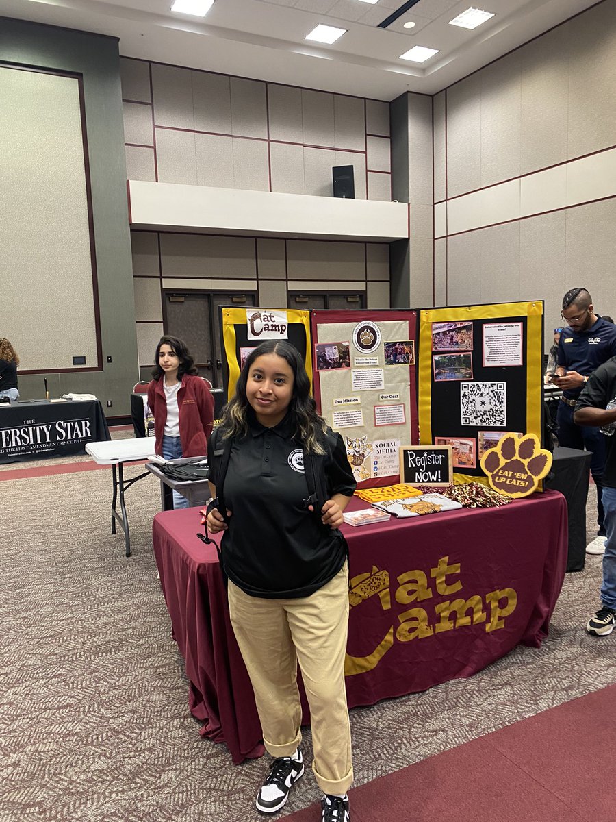 We are up early! 🤩

Summer classes, DAY 1! ☀️ 

Tabling to advertise Cat Camp, DAY 1! 🙈😝 
#EatEmUpCats