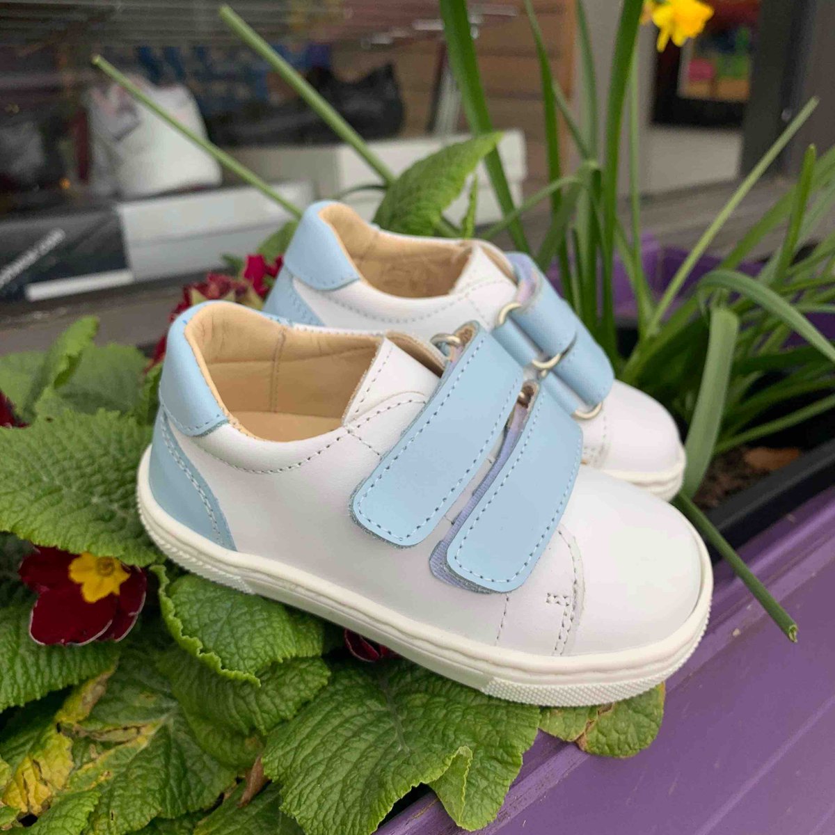 Love these for the summer 💙🤍 ow.ly/G0QX50OzwxS