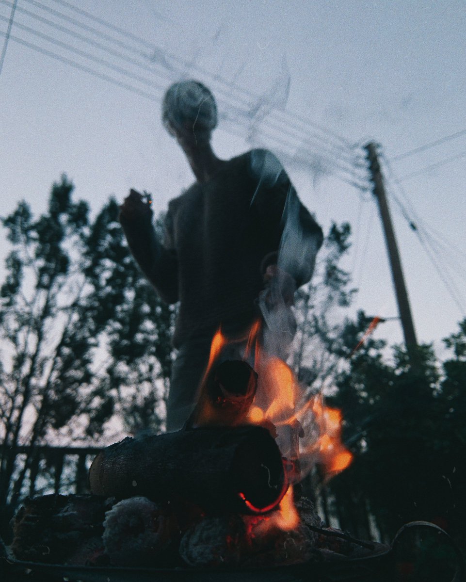 <a href="/bodh_io/">bodh.io 👁️</a> happy Tuesday then!
freshly minted one, 'the bonfire', 9/10, 3 xtz
objkt.com/asset/KT19hNpq…