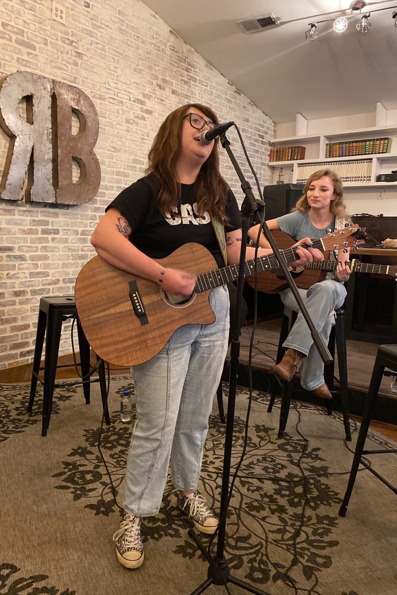 Nashville! Join us on 5/31 to hear 8 songwriters at Red Bicycle in the Nations.

Our guest judge will choose ONE winner who will receive a feature on Underground Music Collective and a spot in the finale on 6/14 to compete for the grand prize.

Sign up: hubs.ly/Q01RdSMJ0