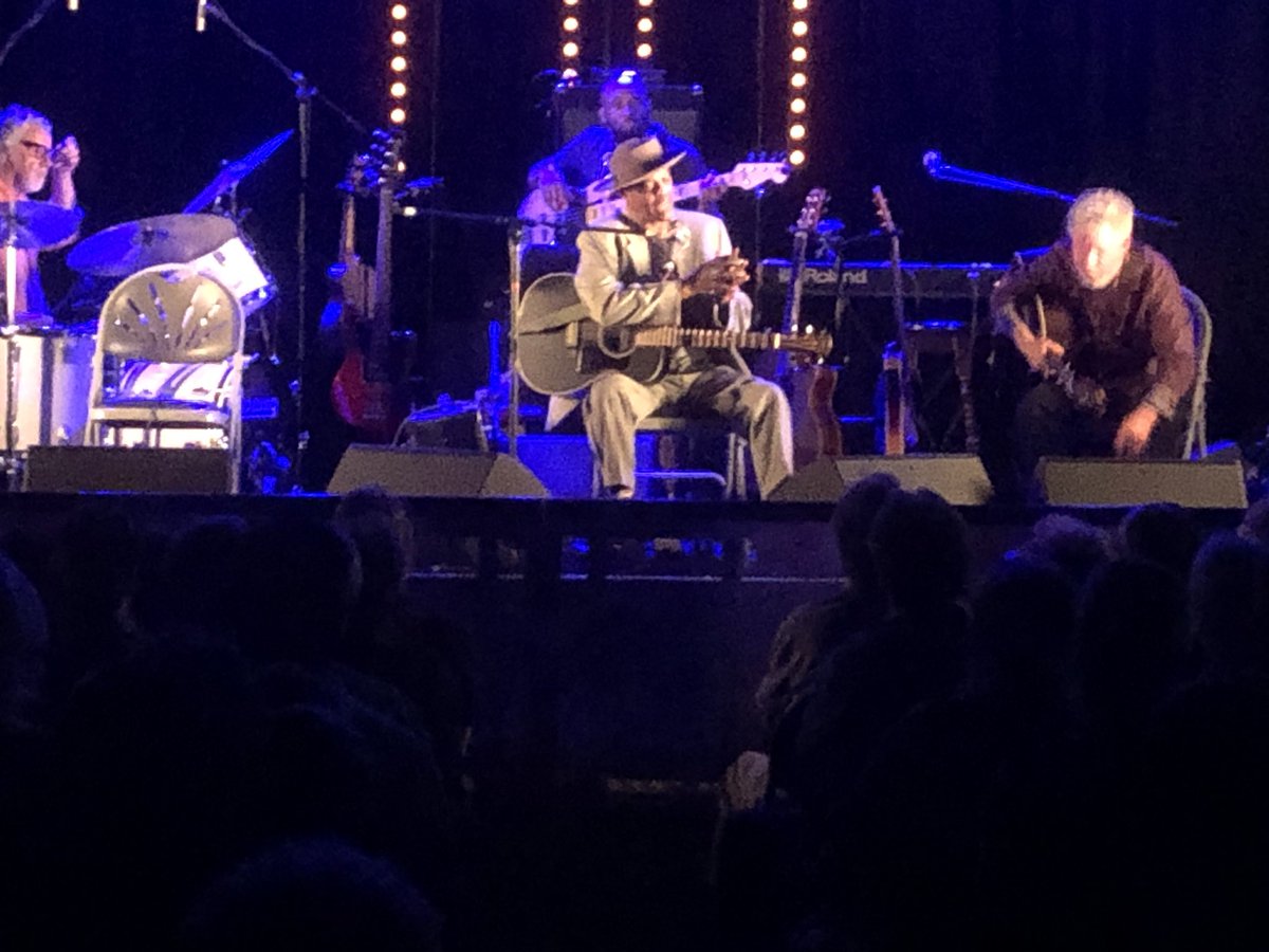 Great to see the wonderful Mr. @EricBibb live in @CyprusAveCork last night. A masterclass in the #blues given to a very appreciative audience on the last date of his European tour👏👏👏 #corkmusicscene