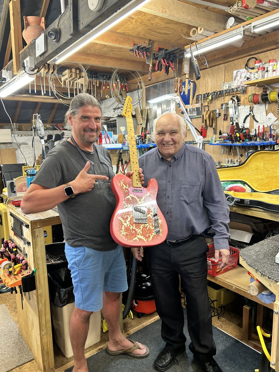 👀 It's not every day you see one of these @fender guitars #paisleytelecaster from 1968. Anybody want to stump up the £30k for my birth year guitar?!🎸🕺🤙 #fenderguitars #fenderpaisleypink #fenderpaisleytelecaster  #fenderpaisleyguitar1968 #vintagefender  #vintageguitar