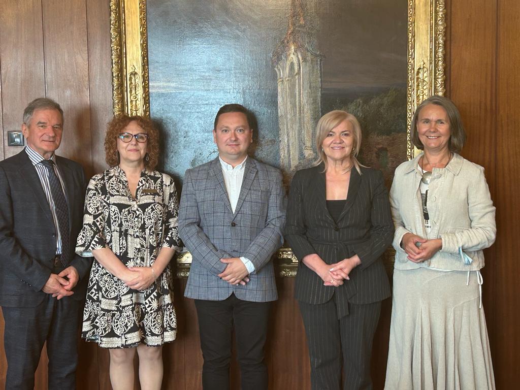 Instytut CZMP (@iczmp) on Twitter photo Elektroniczna dokumentacja medyczna, IKP
e-recepta, e-skierowanie, gabinet.gov.pl, system monitorowania kształcenia... Centrum e-Zdrowia przeprowadziło profesjonalne szkolenie dla pracowników ICZMP.
Dziękujemy <a href="/kikosicki_pawe/">Paweł Kikosicki</a>
<a href="/MZ_GOV_PL/">Ministerstwo Zdrowia</a>
<a href="/NFZ_GOV_PL/">Narodowy Fundusz Zdrowia</a>
<a href="/AlNiewiadomska/">Alina Niewiadomska</a> Elektroniczna dokumentacja medyczna, IKP
e-recepta, e-skierowanie, gabinet.gov.pl, system monitorowania kształcenia... Centrum e-Zdrowia przeprowadziło profesjonalne szkolenie dla pracowników ICZMP.
Dziękujemy <a href="/kikosicki_pawe/">Paweł Kikosicki</a>
<a href="/MZ_GOV_PL/">Ministerstwo Zdrowia</a>
<a href="/NFZ_GOV_PL/">Narodowy Fundusz Zdrowia</a>
<a href="/AlNiewiadomska/">Alina Niewiadomska</a>