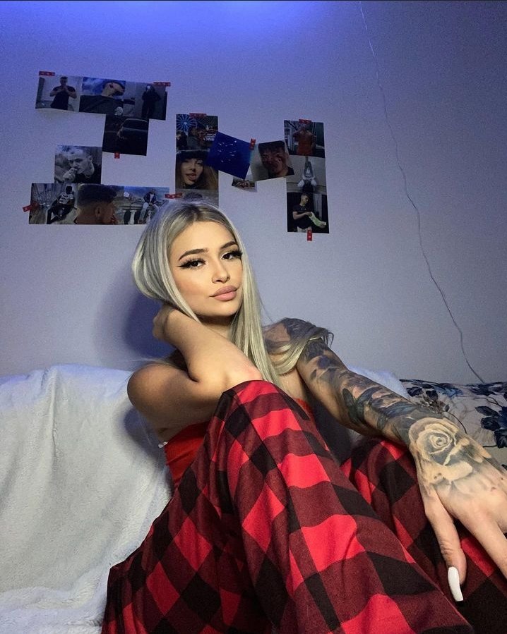 kinky_amyy's tweet photo. heyyy i'm new to #nsfwtwtًً 

- 20
- she + kinky
- straight 
- switch &amp; shy
- cutie patootie 
- ask anytime 4 menuuu

♡ + 🔃 to be moots !! https://t.co/o3X9myXBE8