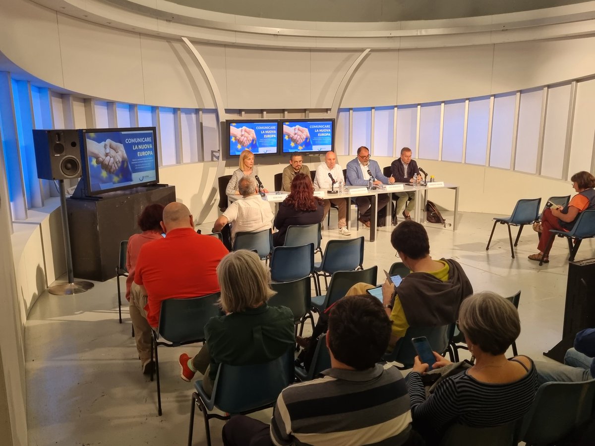COMUNICARE LA NUOVA EUROPA -
Aiutare a costruire il futuro del Vecchio Continente  tra Ucraina e Balcani occidentali.
A #Trieste il corso di formazione di <a href="/USIGRai/">USIGRai</a> in collaborazione <a href="/cartadiroma/">Carta di Roma</a> e dal Corso di Scienze Internazionali e Diplomatiche di <a href="/UniTrieste/">Università di Trieste</a>. 
<a href="/TgrRaiFVG/">Tgr Rai Friuli Venezia Giulia</a>