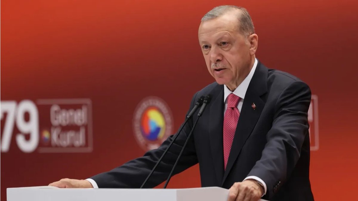 Cumhurbaşkanı Erdoğan:

🔸'Vatandaşımızı enflasyona ezdirmeme politikamıza sıkı sıkıya bağlıyız.' 
🔸'Enflasyonu tek haneli rakamlara indirerek halkımızı rahatlatan bizdik, yine biz olacağız'