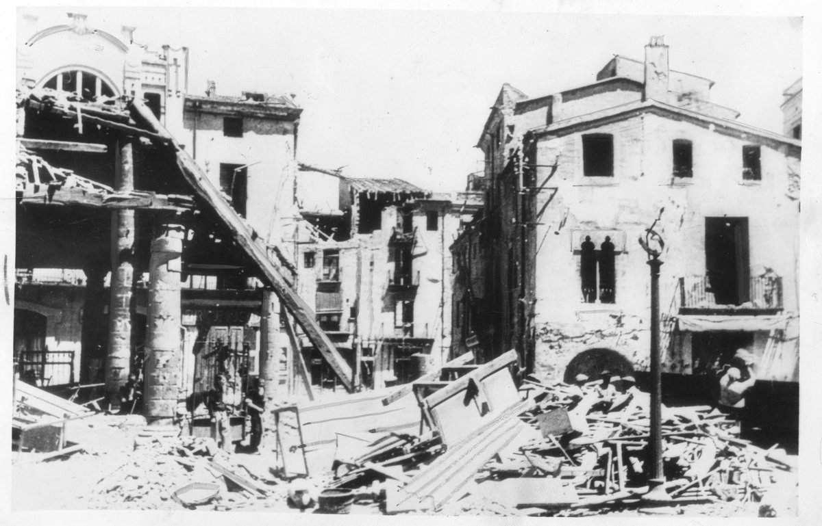 Granollers (@granollers) on Twitter photo Fa 85 anys, a les 9.05 del 31 de maig, cinc avions italians van llançar en un minut 60 bombes i 750 quilos de metralla sobre Granollers
Avui recordem les 226 víctimes, els ferits i, un cop més, alcem la veu per dir mai més, enlloc, contra ningú
📷: Arxiu de Granollers
<a href="/CanJonch/">CanJonch.CC Pau</a> Fa 85 anys, a les 9.05 del 31 de maig, cinc avions italians van llançar en un minut 60 bombes i 750 quilos de metralla sobre Granollers
Avui recordem les 226 víctimes, els ferits i, un cop més, alcem la veu per dir mai més, enlloc, contra ningú
📷: Arxiu de Granollers
<a href="/CanJonch/">CanJonch.CC Pau</a>