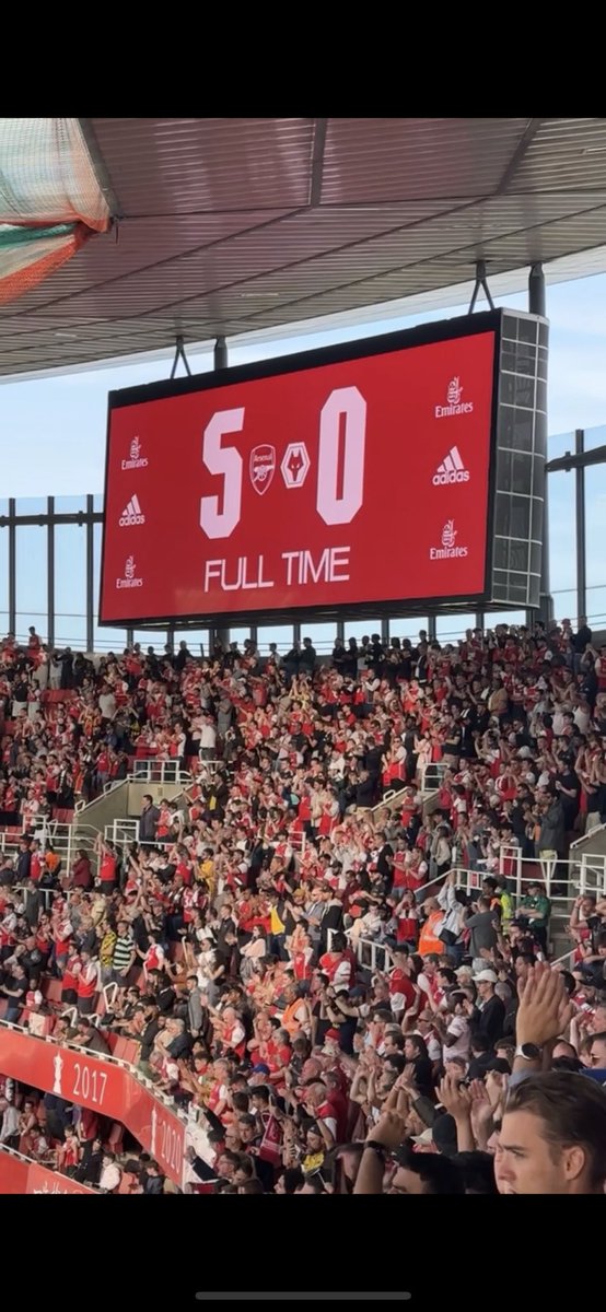LK6_'s tweet photo. UN HOMME HEUREUX! 
@Arsenal https://t.co/zoxNtRWo80