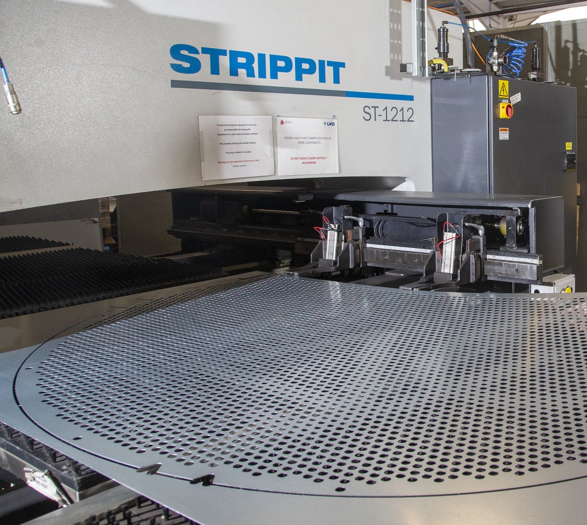 Have you seen our LVD Strippit ST1212? 

It's is equipped with some unique features that significantly add to its high level of productivity, you can find out about them here: bit.ly/3OF5Nei 

#Fabrication #CNCTurrentPunch #CNC #CNCForming #SheetMetal #UKMfg