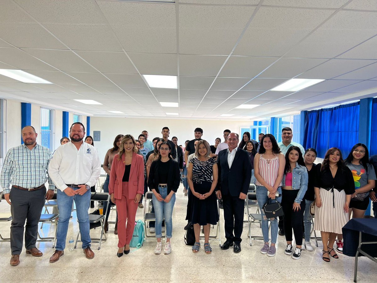 CPCDurango's tweet photo. Firman convenio de colaboración el #CPC @FECCED y la Presidencia Municipal de Vicente Guerrero con el propósito de promover la ética, integridad y la denuncia.
En el mismo municipio se imparte platica sobre el #SLADurango y Delitos de corrupción a alumnos y maestros de la #UNES. https://t.co/nxV7T1Wu0O