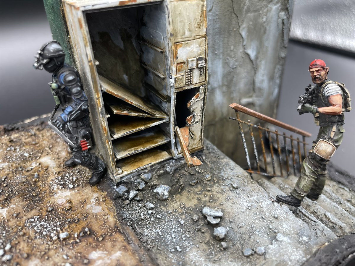 SNEVKZTV's tweet image. STIRRUP: My latest diorama is now LIVE! Attempted to create a snapshot of Factory from @tarkov  using the Stirrup quest as inspiration. I'd appreciate it if you could check it out! #tarkov #scalemodels