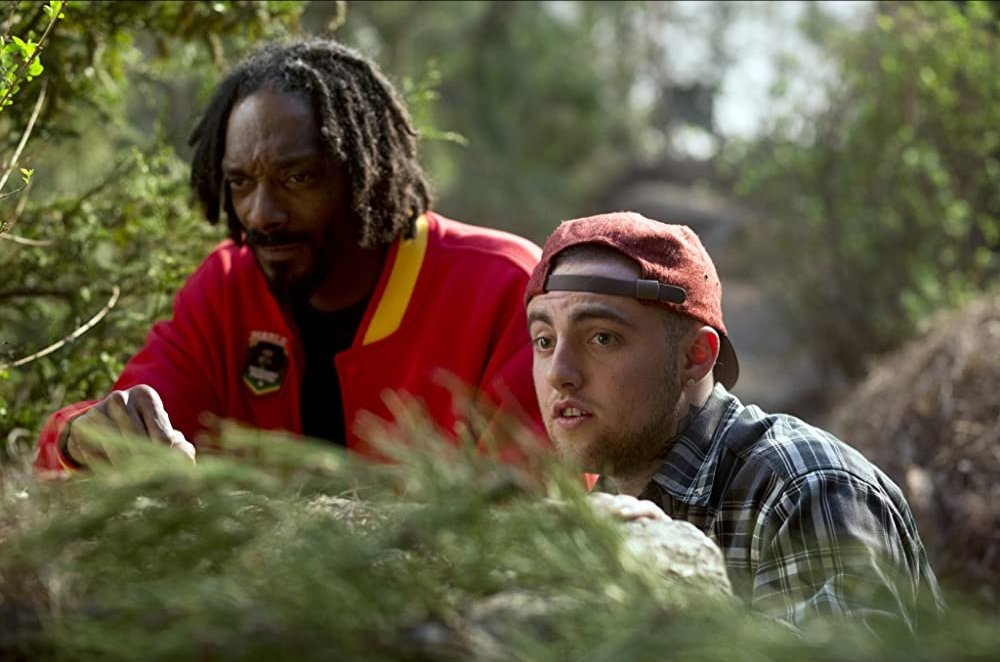 Snoop Dogg & Mac Miller in Scary Movie 🏚️😂